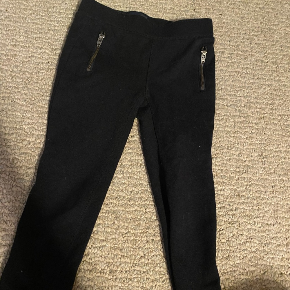 Black yoga pants